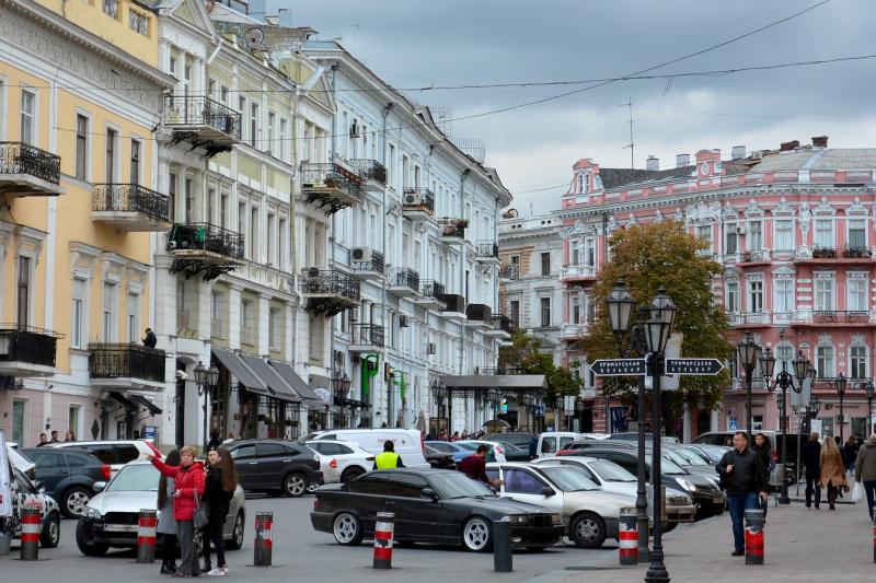 В Одесі люди в шоці від комунальних афер і боргів: послуги відсутні, роботи не проводяться, а платити потрібно покійній жінці.