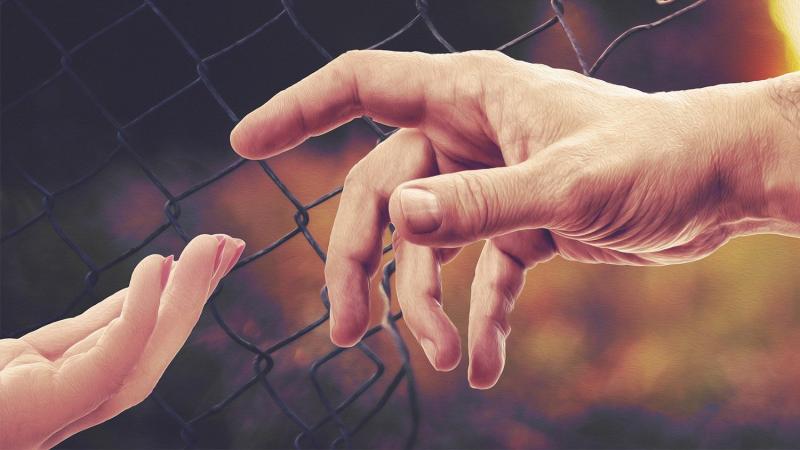 Економістка Дюфло стверджує: доля людини може змінитися завдяки руці, простягнутій з повагою.