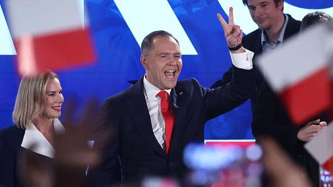 Кароль Навроцький здобув перемогу на президентських виборах у Польщі.