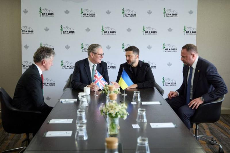 Зеленський і Стармер провели переговори щодо введення санкцій проти Росії та зміцнення системи протиповітряної оборони України.