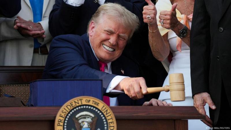 Трамп анонсує можливість введення нових мит, а також звертає увагу на БРІКС.