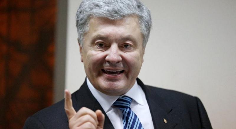 Цікава оповідь про введення обмежувальних заходів стосовно Порошенка.