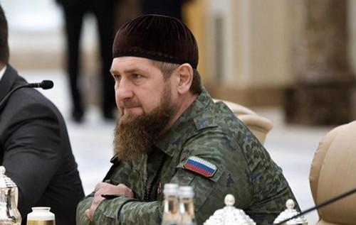 Кадиров відвідав захоплений Маріуполь: російське командування розкриває місце його перебування.