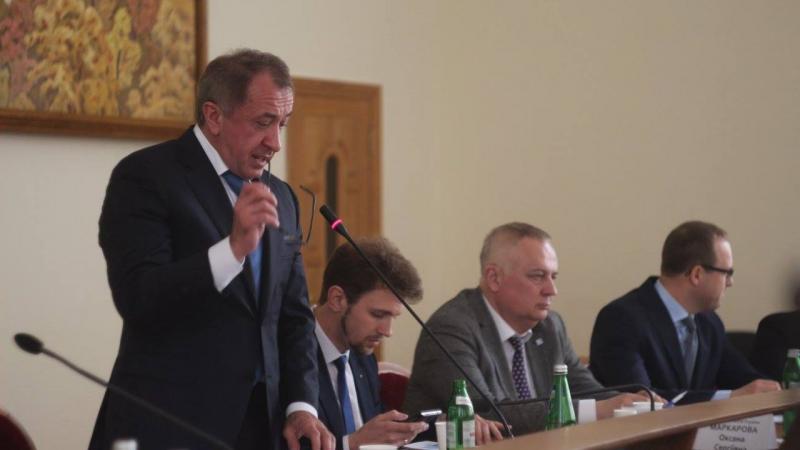 Академік вказав на єдиний чинник, який перешкоджає економіці впадати в кризу та валютну нестабільність.