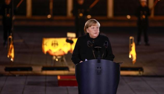 Колишній керівник Збройних сил Литви заявив, що Меркель здійснювала тиск на Україну під час анексії Криму.