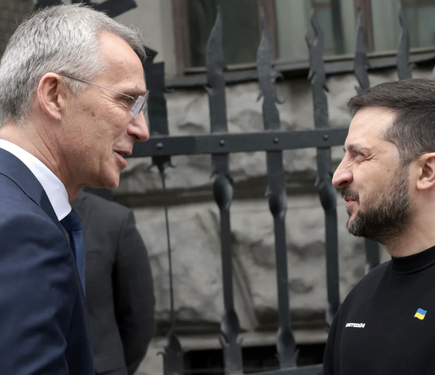 Столтенберг поділився, як він відмовив Зеленському у проханні закрити повітряний простір над Україною.