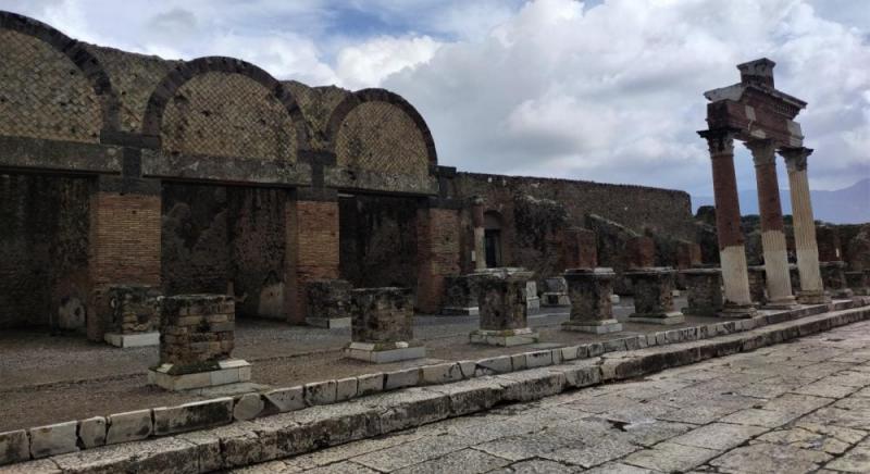 Постраждалі від виверження Везувію носили теплі плащі: вчені пояснили, що це може означати.