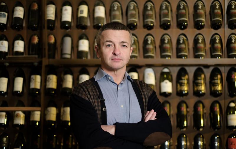 Яке вино обрати на святкування Нового року: поради сомельє щодо ігристих вин, їх вартості та поєднання з різними стравами.