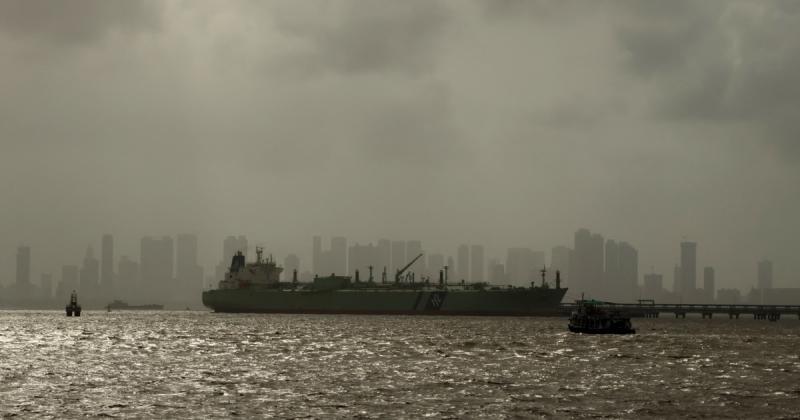 Міністерство фінансів США надало Індії можливість купувати російську нафту з танкерів на протязі наступного місяця.