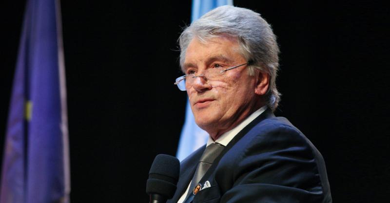 Ющенко поділився давнім спільним знімком з Орбаном: «Згадую тебе зовсім інакше».